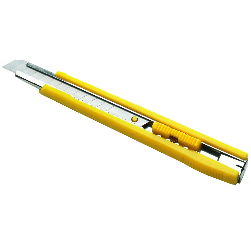 knife with break-off blade on blister card